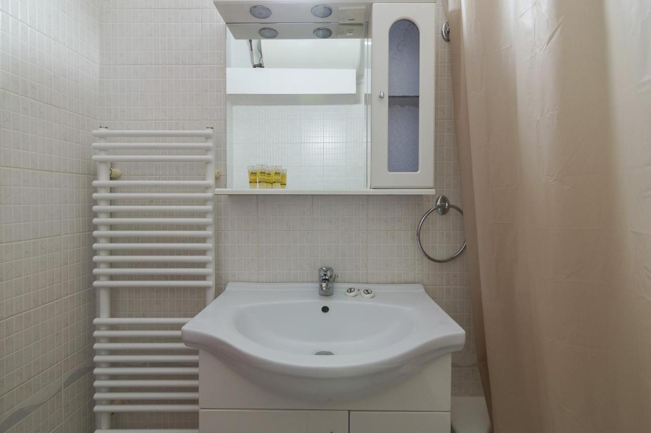 Comfort Apartment In Koukaki Athens Exterior photo