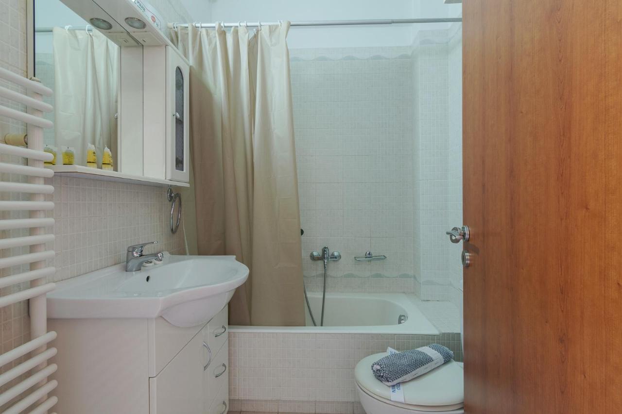 Comfort Apartment In Koukaki Athens Exterior photo